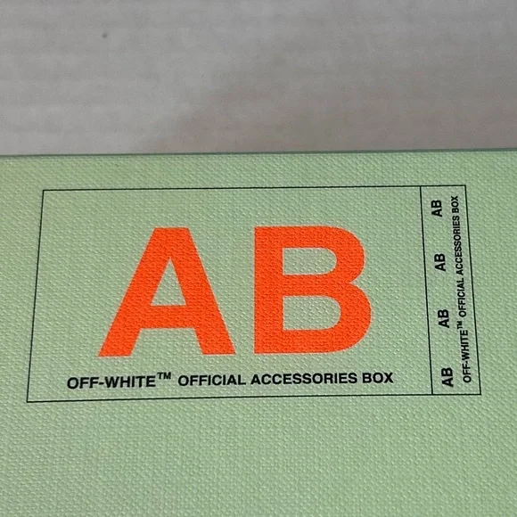 Off-White  2.0 key Holder Industrial Red - Picture 4 of 12